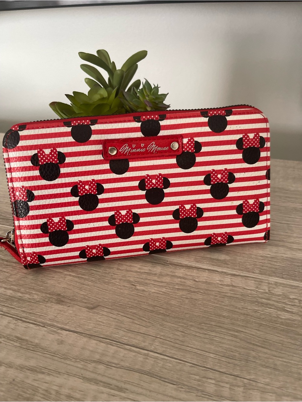 Disney Full Sized Minnie Mouse Wallet